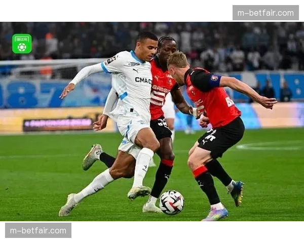 摩纳哥3-2逆转兰斯，双方对攻战共完成32脚射门，战术开放性创赛季新高